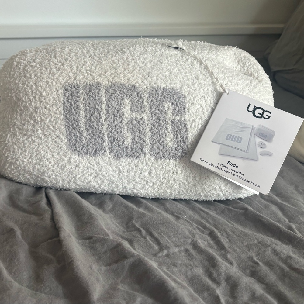 UGG Cream Travel Set
